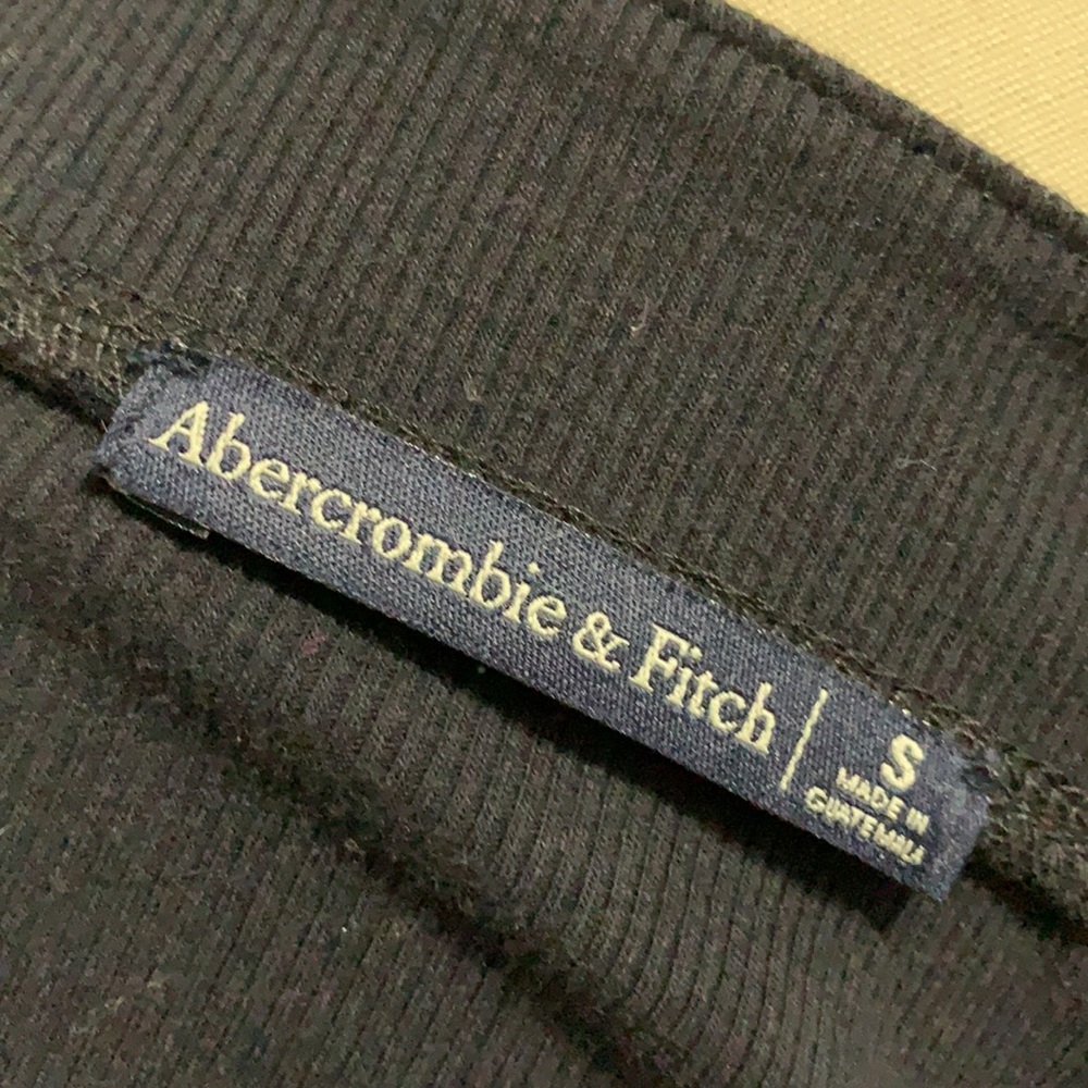 🔸 5/$35!  Black Abercrombie crop top (S) - Picture 3 of 3